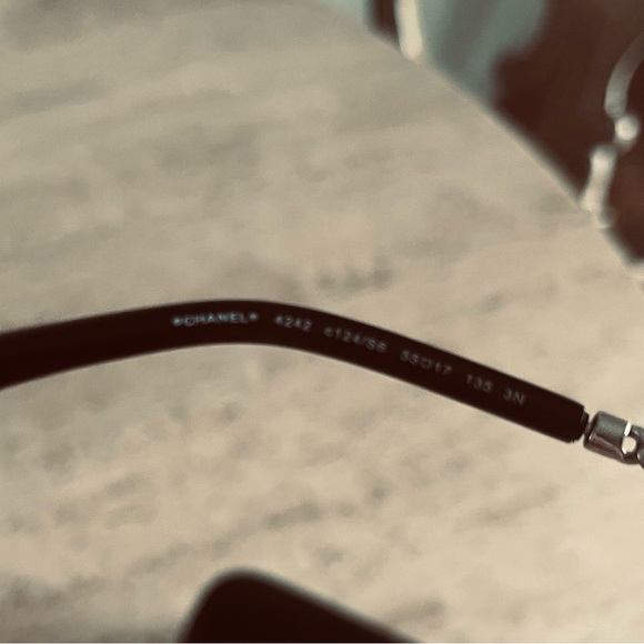 Timeless CHANEL sunglasses with chain,authentic. Sold out out everywhere. - Picture 10 of 12